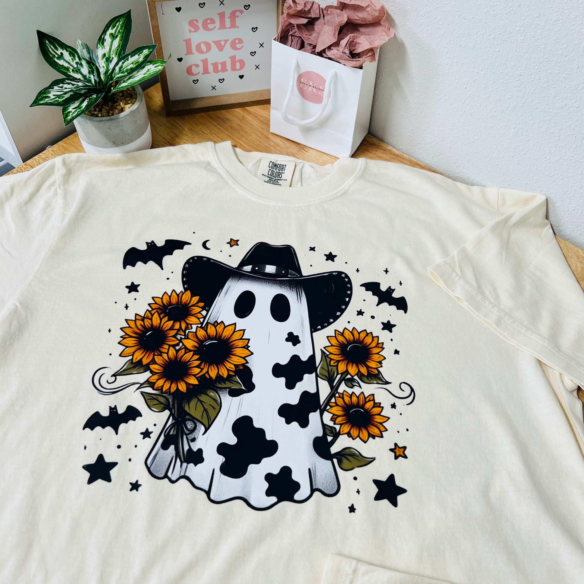 Cowboy Ghost holding sunflowers tee